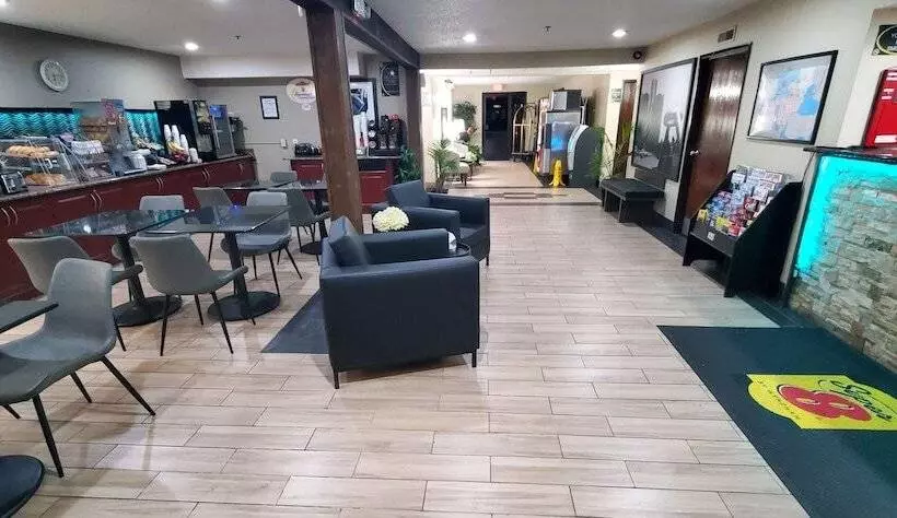 Мотель Super 8 By Wyndham Sterling Heights/detroit Area