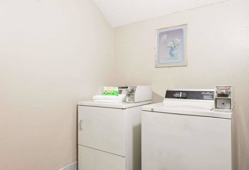 モーテル Super 8 By Wyndham Sullivan