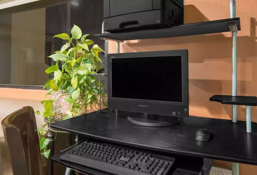 فندق على الطريق Super 8 By Wyndham Tulsa