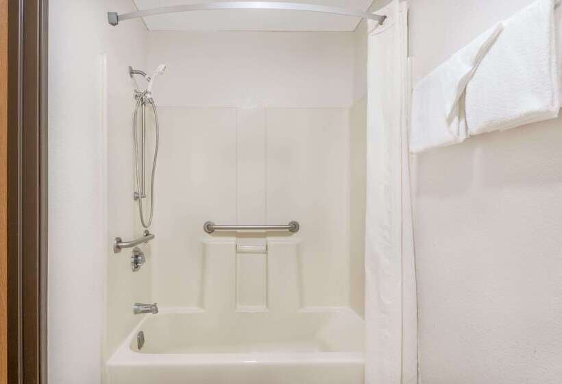 فندق على الطريق Super 8 By Wyndham Vincennes