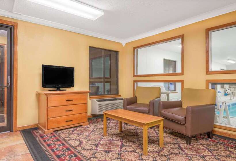 فندق على الطريق Super 8 By Wyndham Vincennes