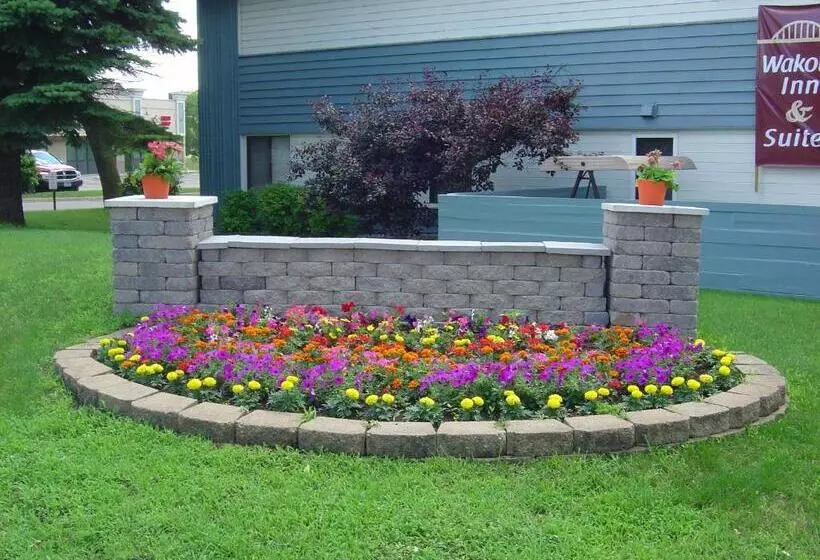 فندق على الطريق Wakota Inn And Suites