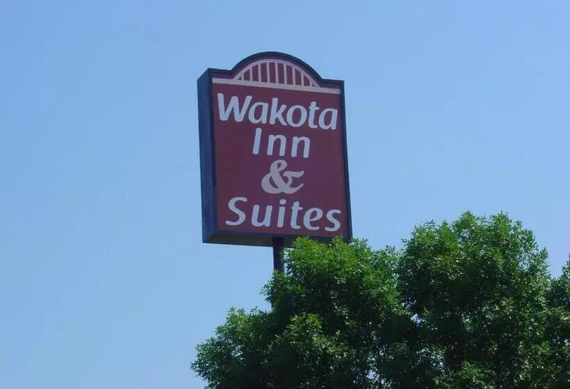 فندق على الطريق Wakota Inn And Suites