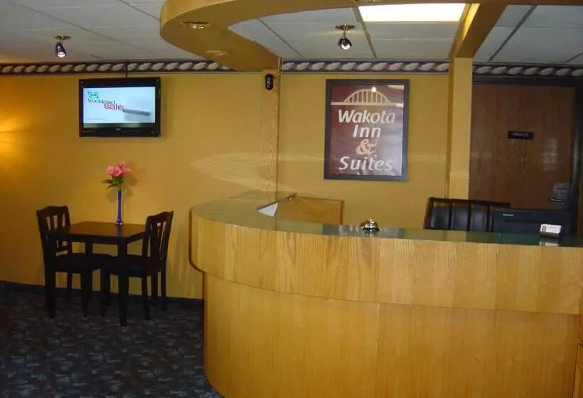 فندق على الطريق Wakota Inn And Suites