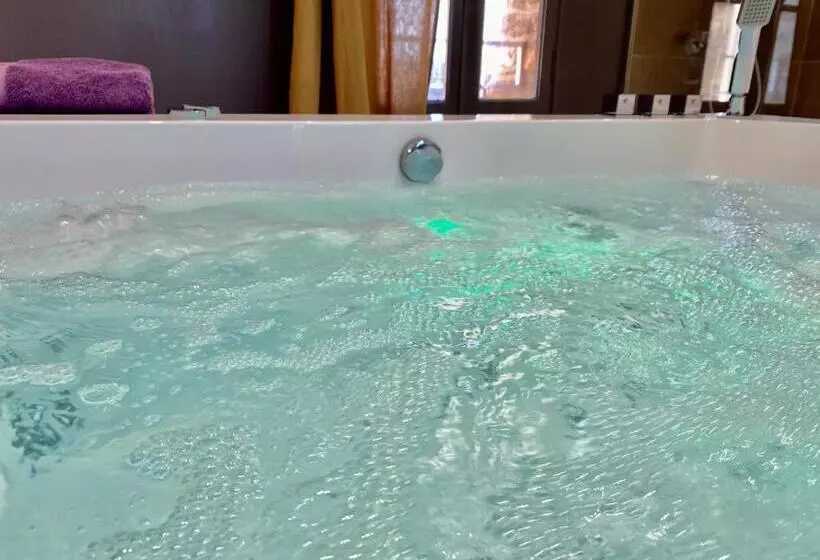 ベッドアンドブレックファースト La Maison Des Vendangeurs   Table D Hôtes Le Soir Du Jeudi Au Dimanche  Jacuzzi   Balnéo Spa   Acces
