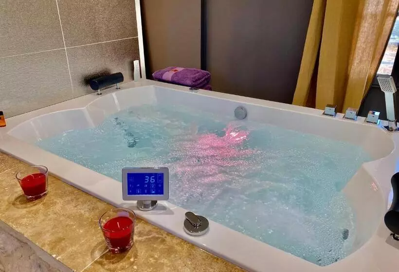 ベッドアンドブレックファースト La Maison Des Vendangeurs   Table D Hôtes Le Soir Du Jeudi Au Dimanche  Jacuzzi   Balnéo Spa   Acces