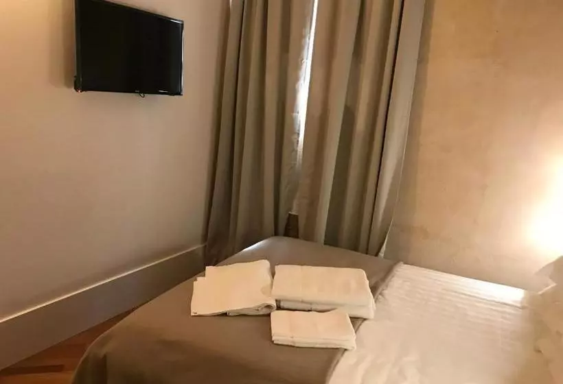 تختخواب و صبحانه Flora Inn Scotti S House   Due Passi In Centro