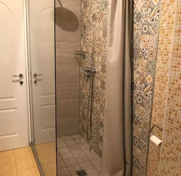 تختخواب و صبحانه Flora Inn Scotti S House   Due Passi In Centro