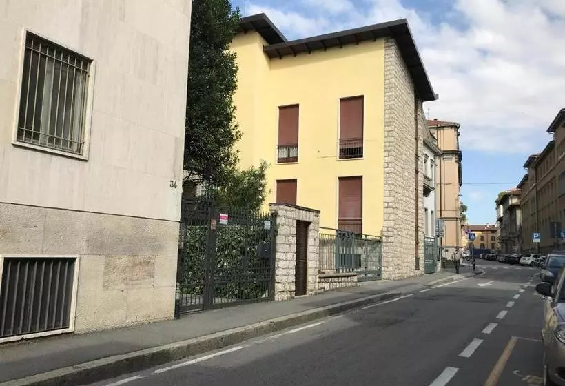 تختخواب و صبحانه Flora Inn Scotti S House   Due Passi In Centro