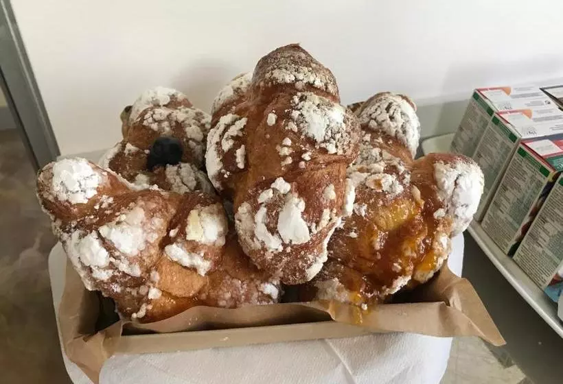 تختخواب و صبحانه Flora Inn Scotti S House   Due Passi In Centro