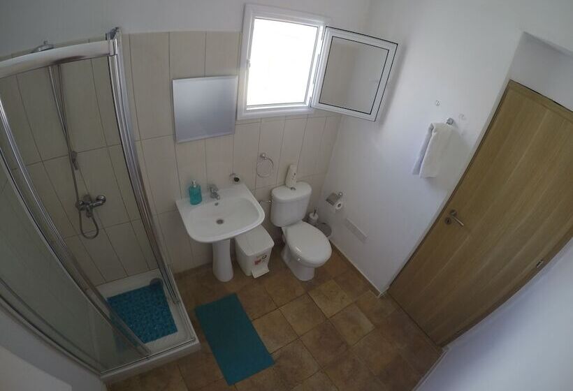 C.a.t Hostel Paphos Adult Only