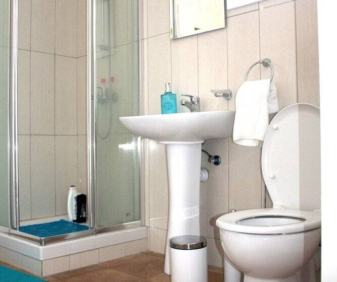 C.a.t Hostel Paphos Adult Only