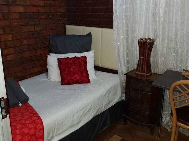 בית מלון כפרי Sisibala Game Farm