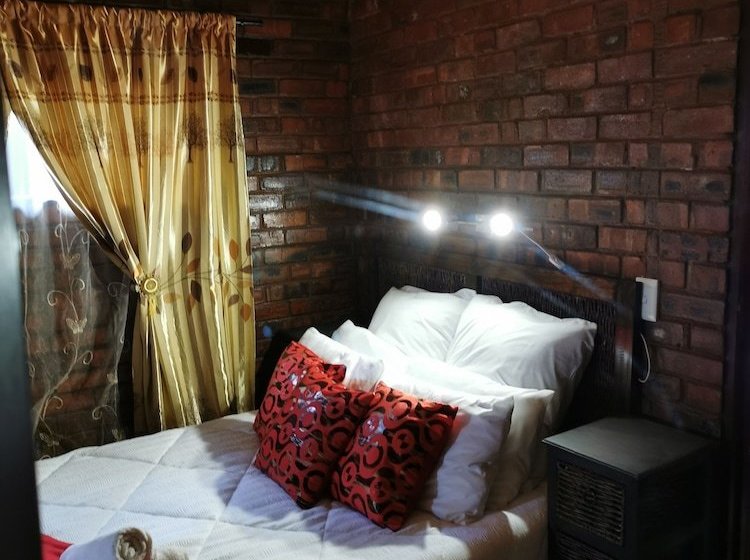 בית מלון כפרי Sisibala Game Farm