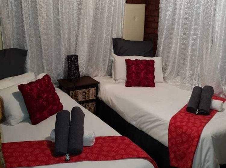 בית מלון כפרי Sisibala Game Farm