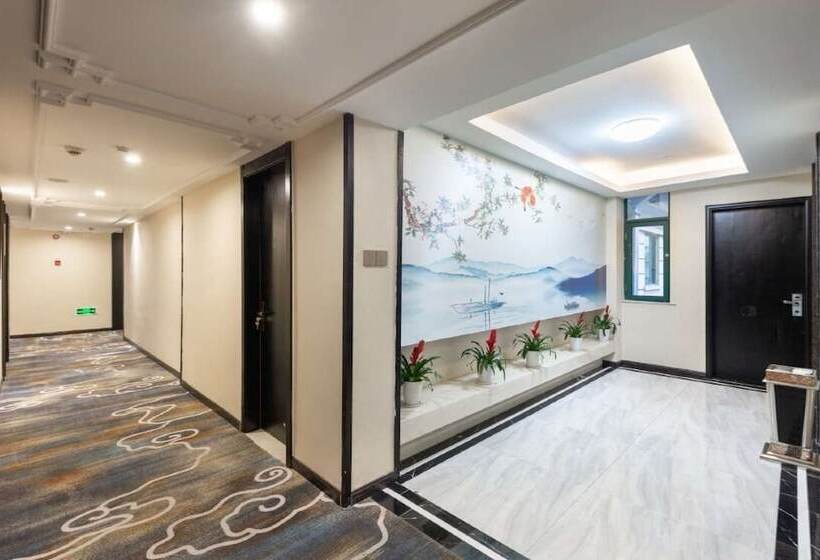 Hotel Yiwu Luck Bear