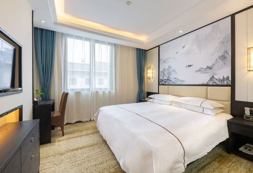 Hotel Yiwu Luck Bear