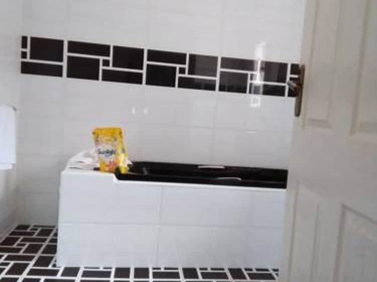 Ivory Inn Bed & Breakfast