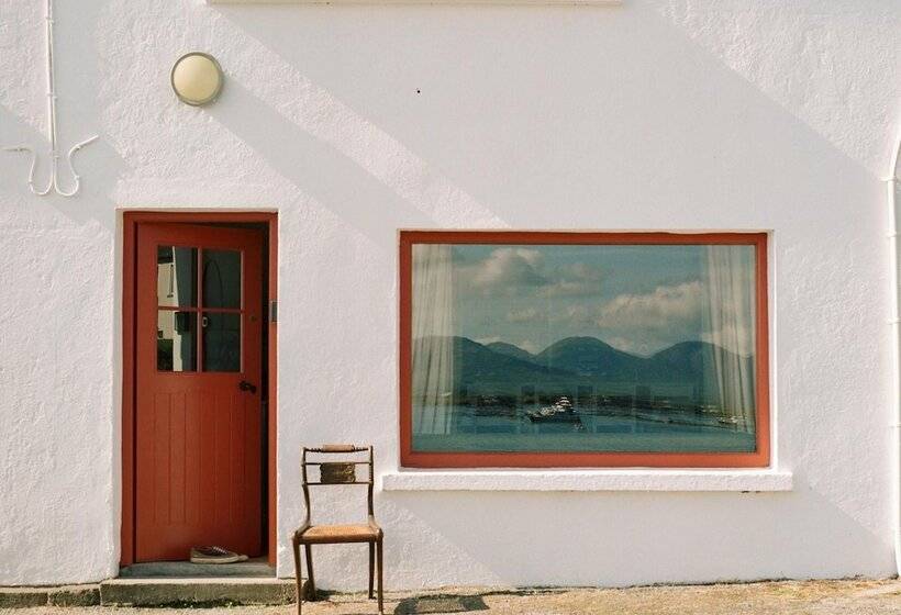 Roundstone Quay House