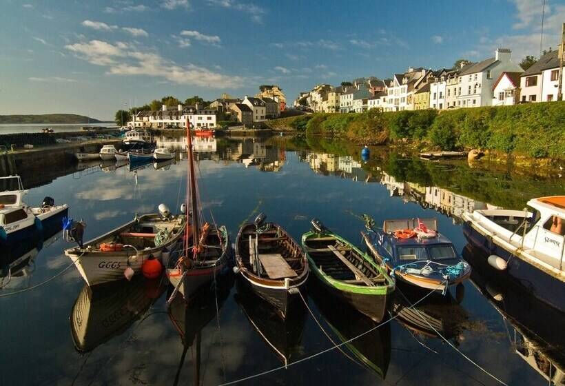 Roundstone Quay House