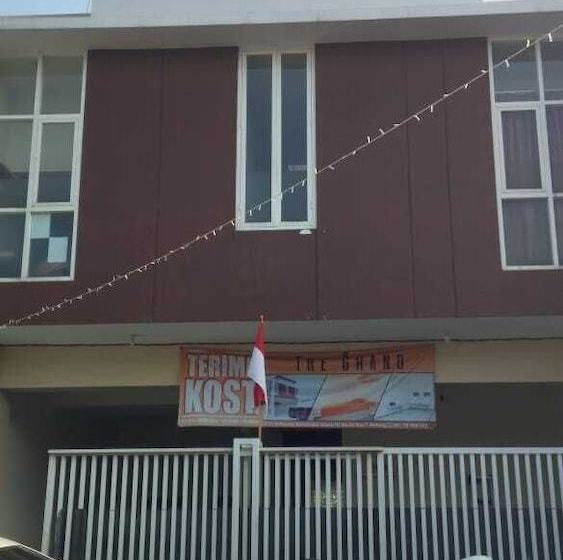 هاستل Spot On 1715 The Grand Residence