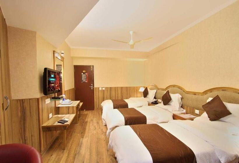 هتل Empire International  Church Street