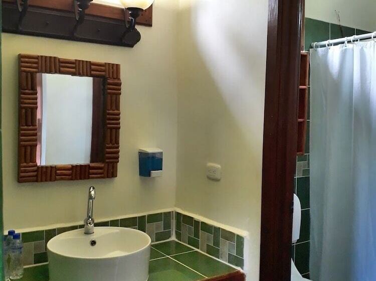 هتل Viñas Del Lago