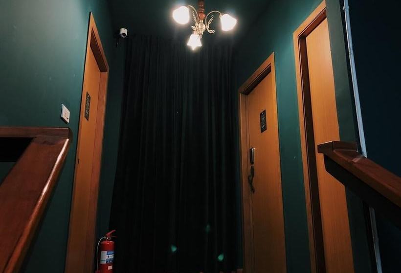 Mystery Hostel By Oyo Rooms