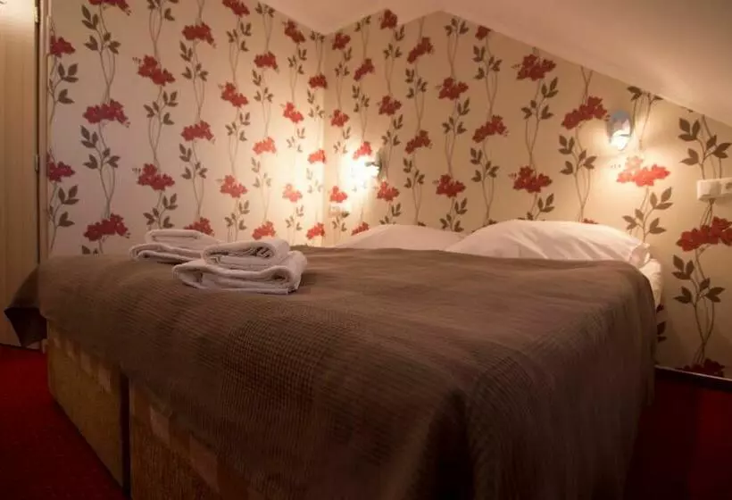 Majatalo Penzión Galéria