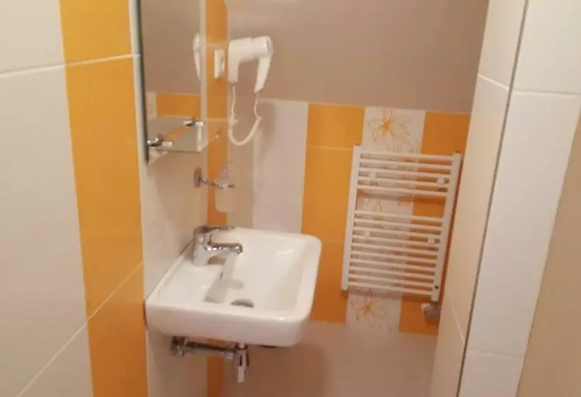 Majatalo Penzión Galéria