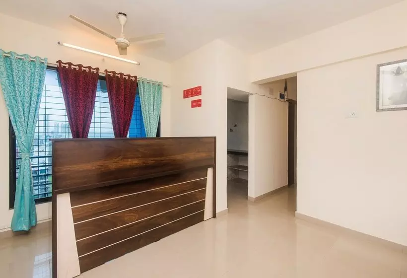 ホテル Oyo 16021 Airoli Apartments