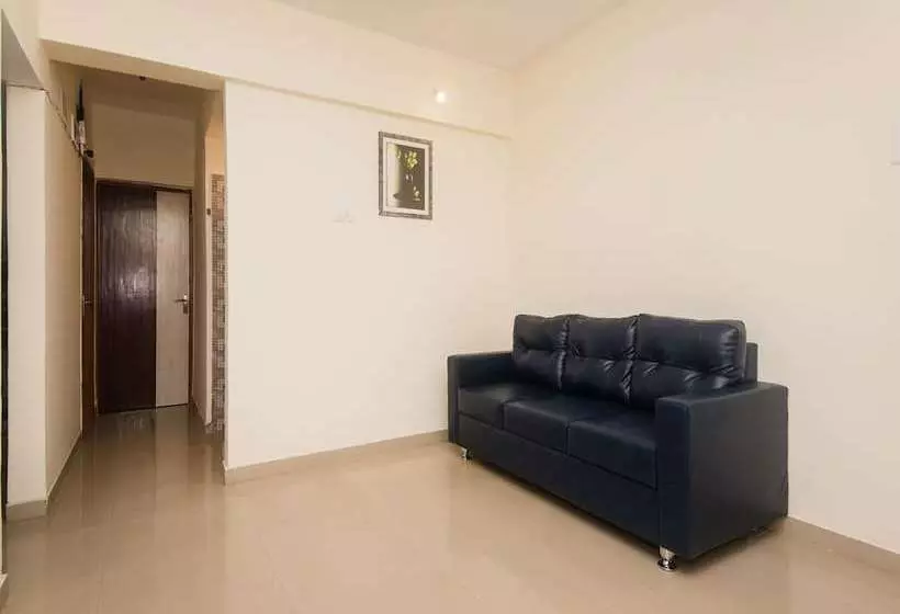 ホテル Oyo 16021 Airoli Apartments