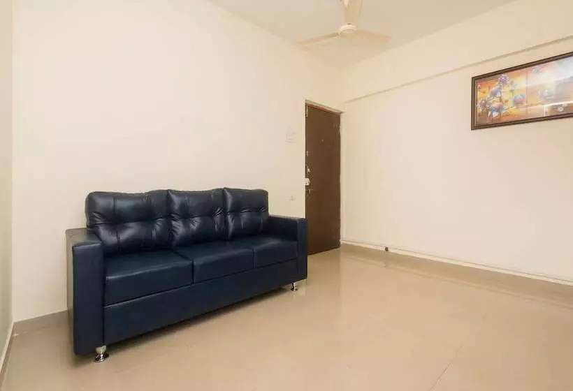 ホテル Oyo 16021 Airoli Apartments