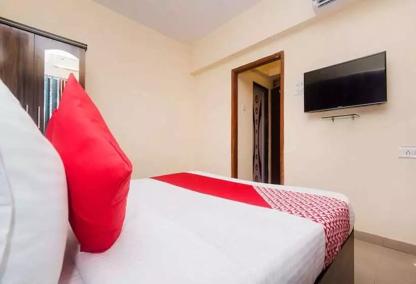 ホテル Oyo 16021 Airoli Apartments