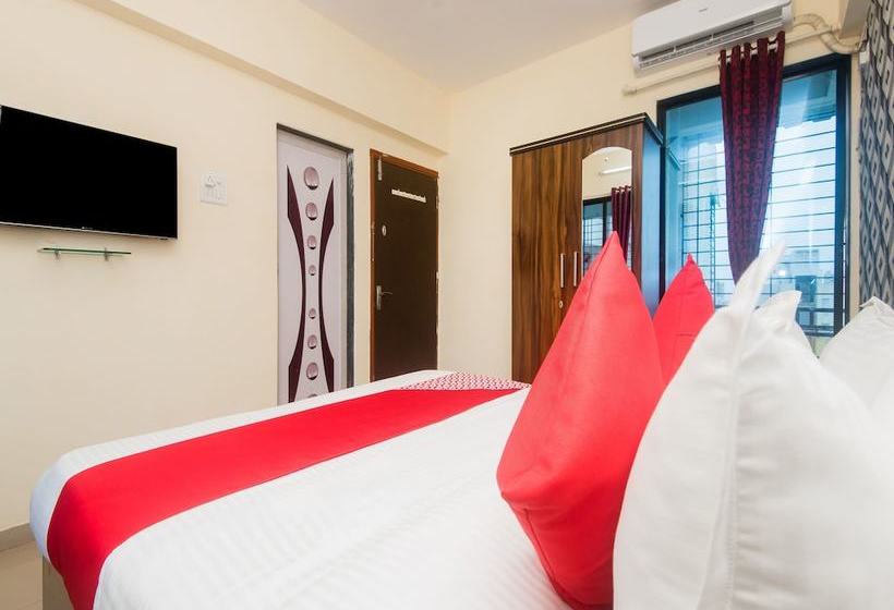 Отель Oyo 16021 Airoli Apartments