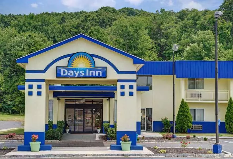 בית מלון כפרי Days Inn By Wyndham Southington