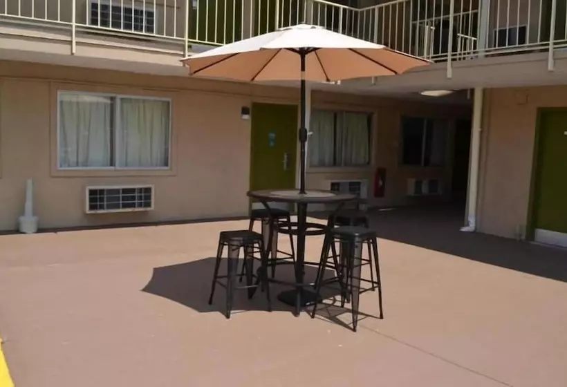 Отель High Point Arcadia Inn