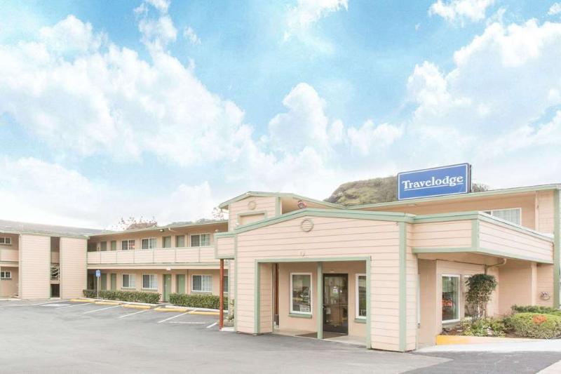 호텔 Riverfront Inn Roseburg