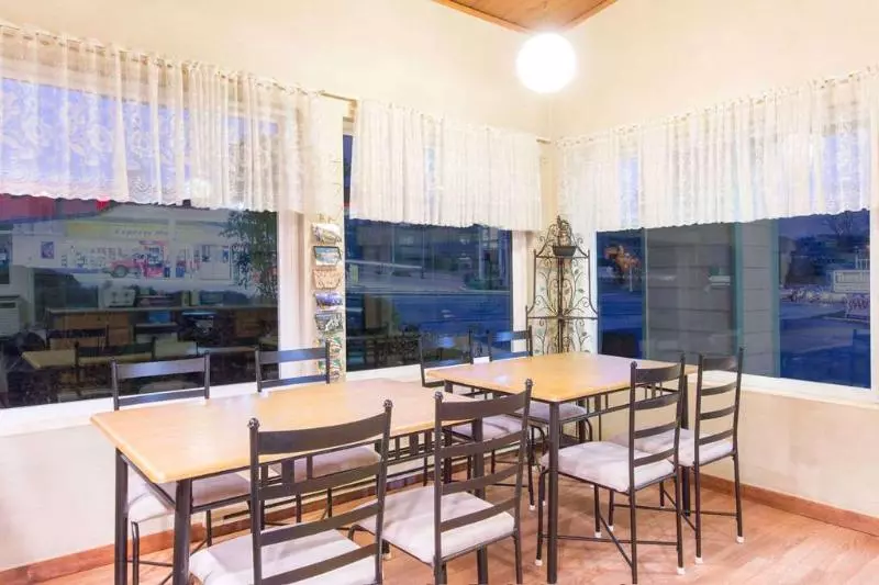 酒店 Riverfront Inn Roseburg