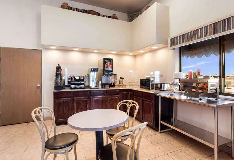 فندق Rodeway Inn