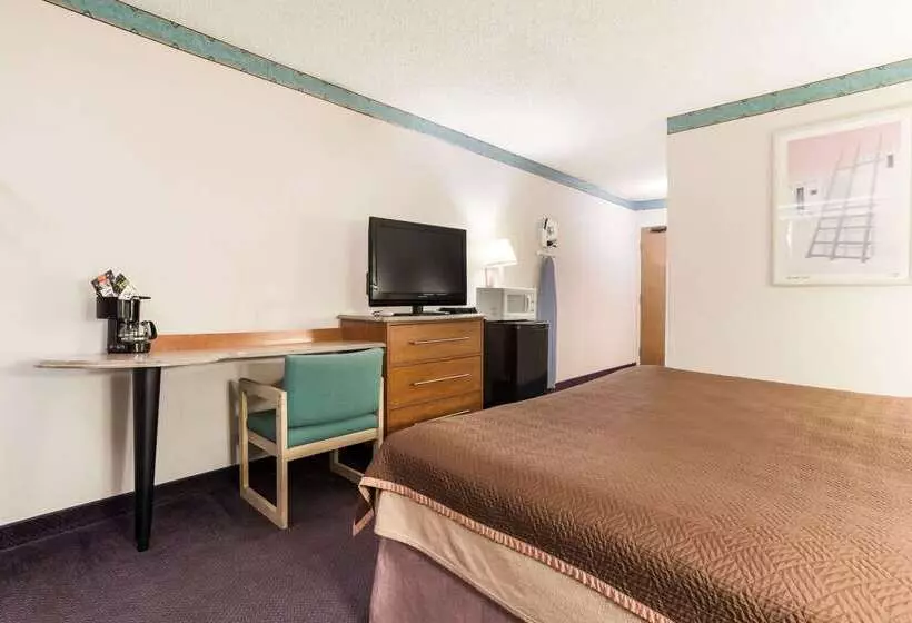 בית מלון כפרי Rodeway Inn