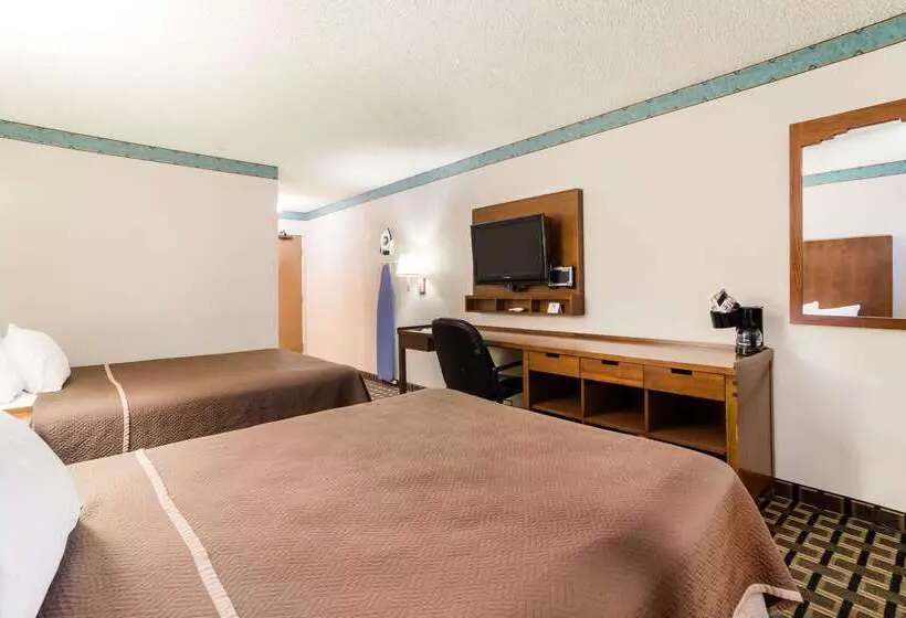 בית מלון כפרי Rodeway Inn