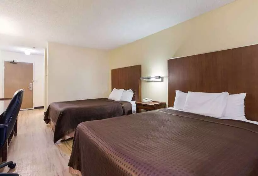 בית מלון כפרי Rodeway Inn