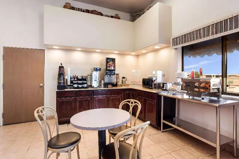 בית מלון כפרי Rodeway Inn