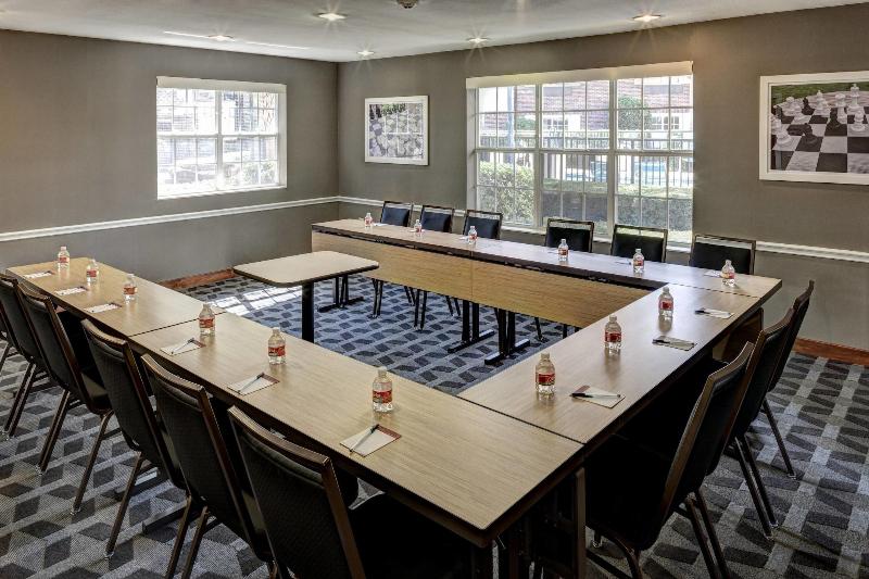 ホテル Towneplace Suites Dallas Las Colinas