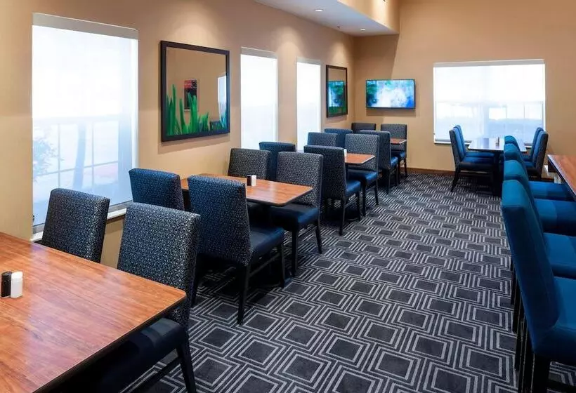 هتل Towneplace Suites Dallas Las Colinas