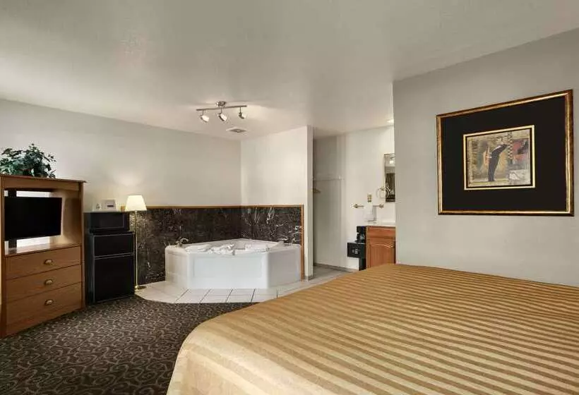 هتل Travelodge By Wyndham Wenatchee