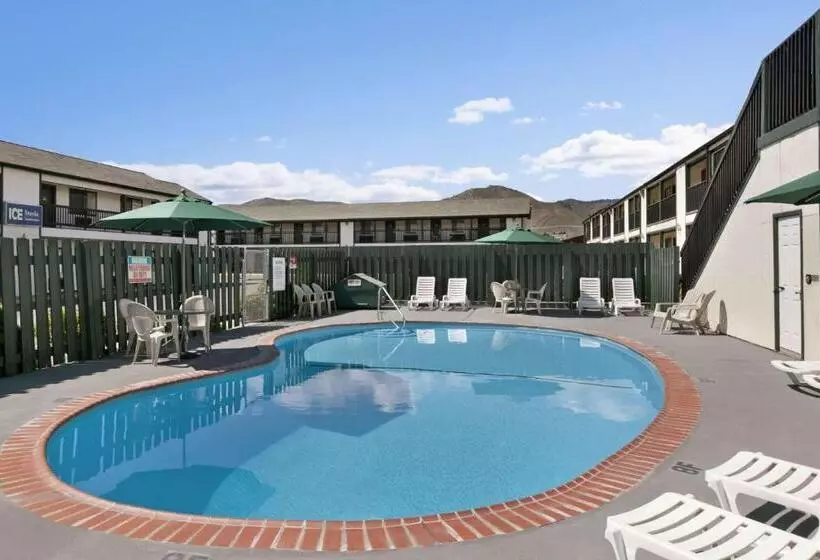 هتل Travelodge By Wyndham Wenatchee