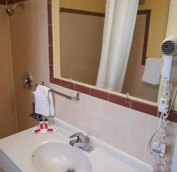 هتل Travelodge By Wyndham Wenatchee