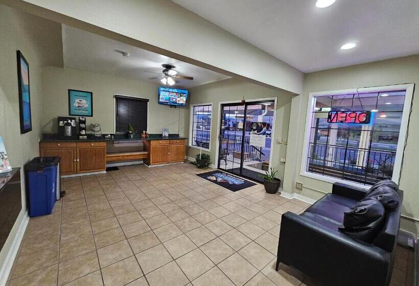 ホテル Travelodge By Wyndham Wenatchee